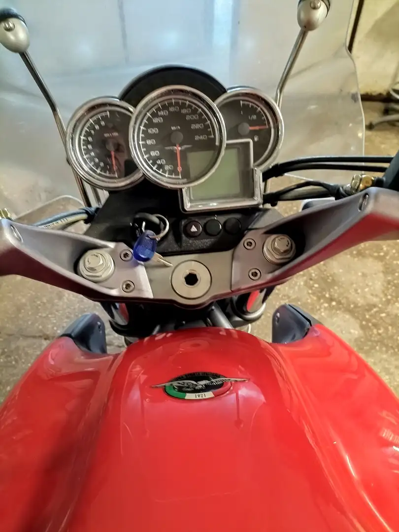 Moto Guzzi Breva 1100 Red - 2