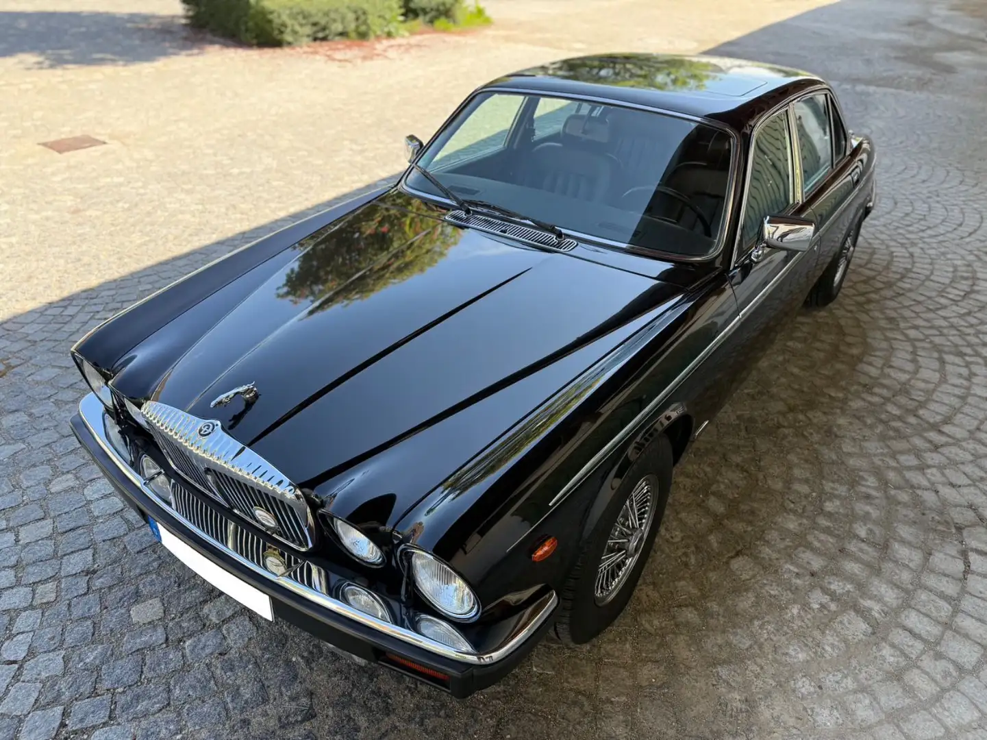 Jaguar Daimler Double Six Zwart - 2