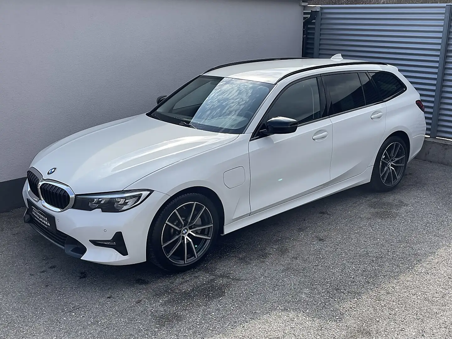 BMW 330 e PHEV Touring Aut.SPORTLINE/AHK/LED/HIFI/LIVE.... Weiß - 2