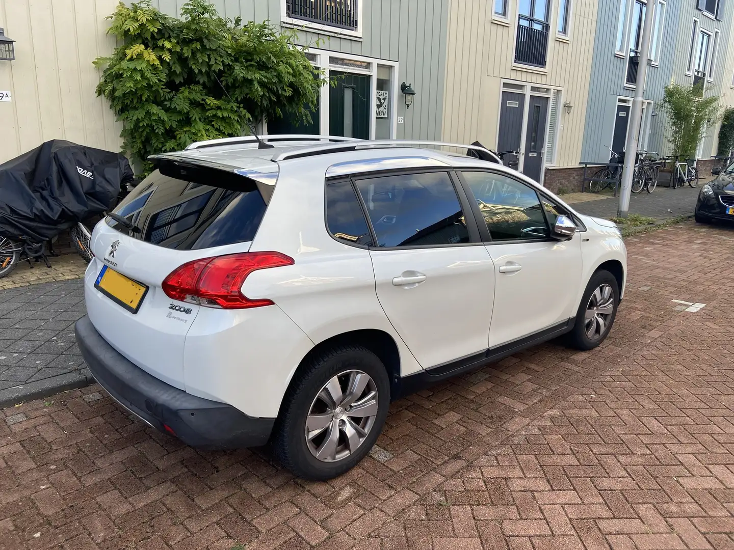 Peugeot 2008 82 VTI Allure Wit - 2