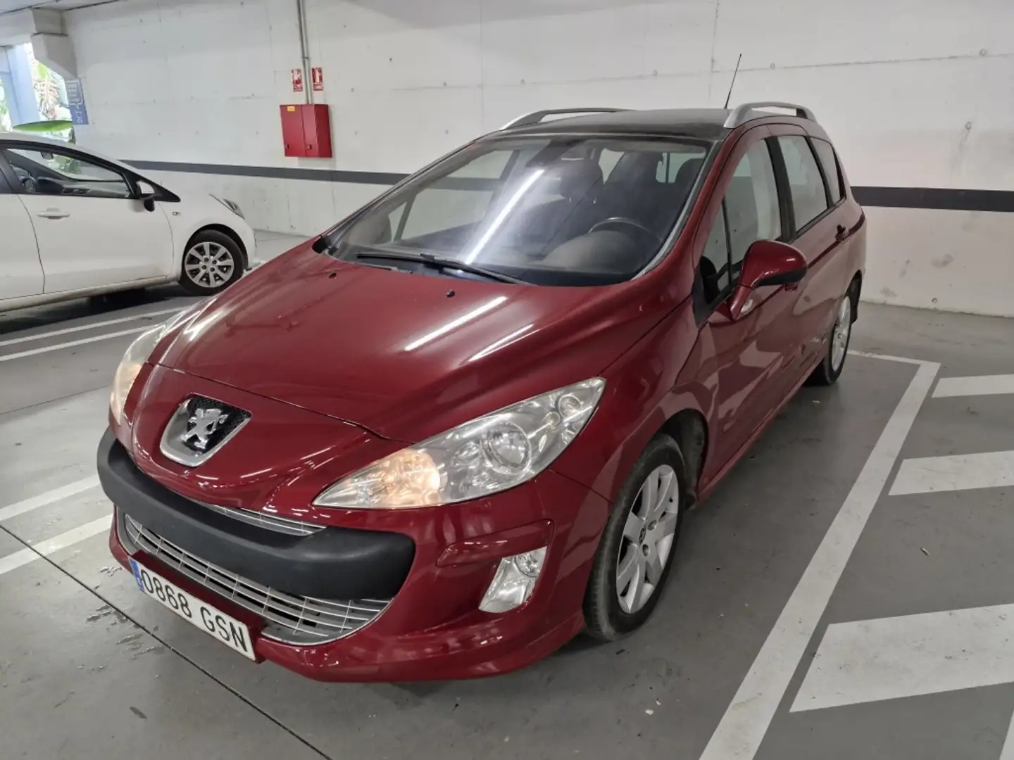 Peugeot 308 SW 1.6HDI FAP Urban 6 vel. Rot - 2