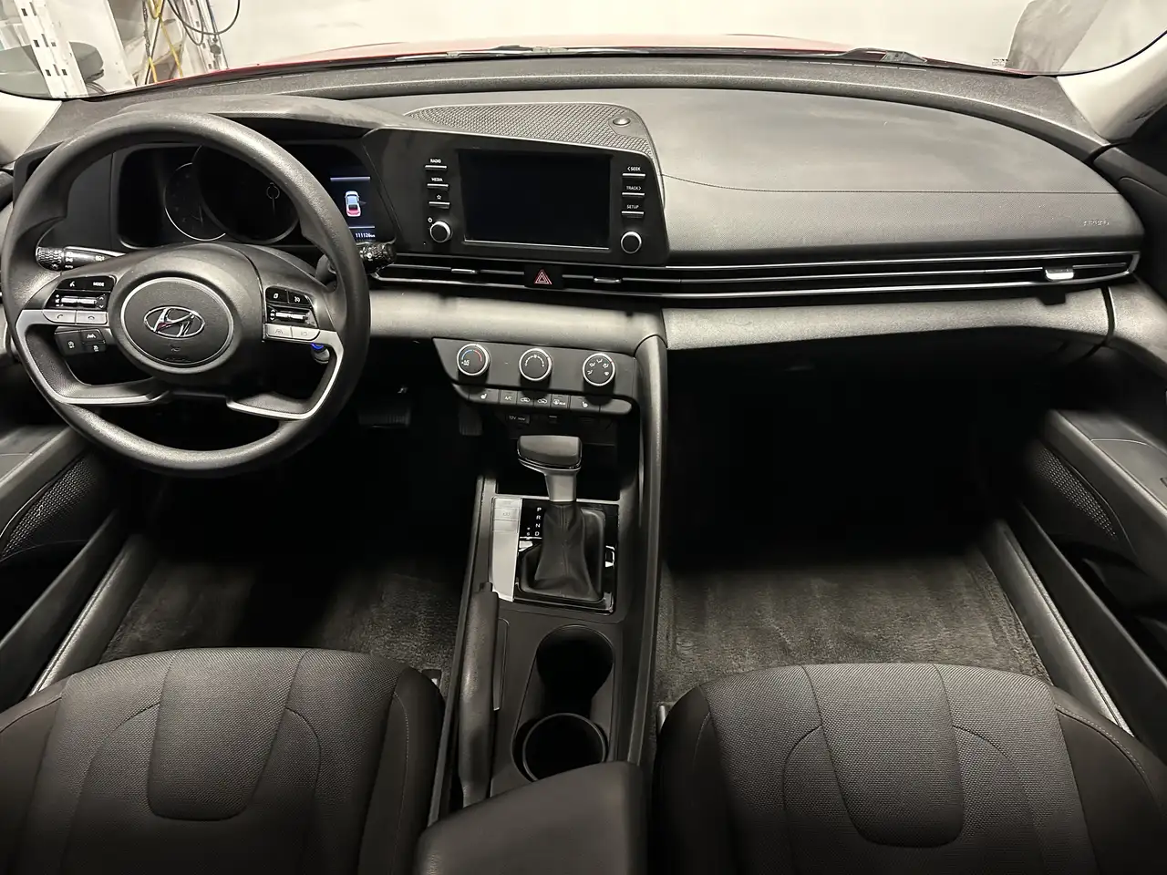 Hyundai ELANTRA снимка Hyundai ELANTRA
