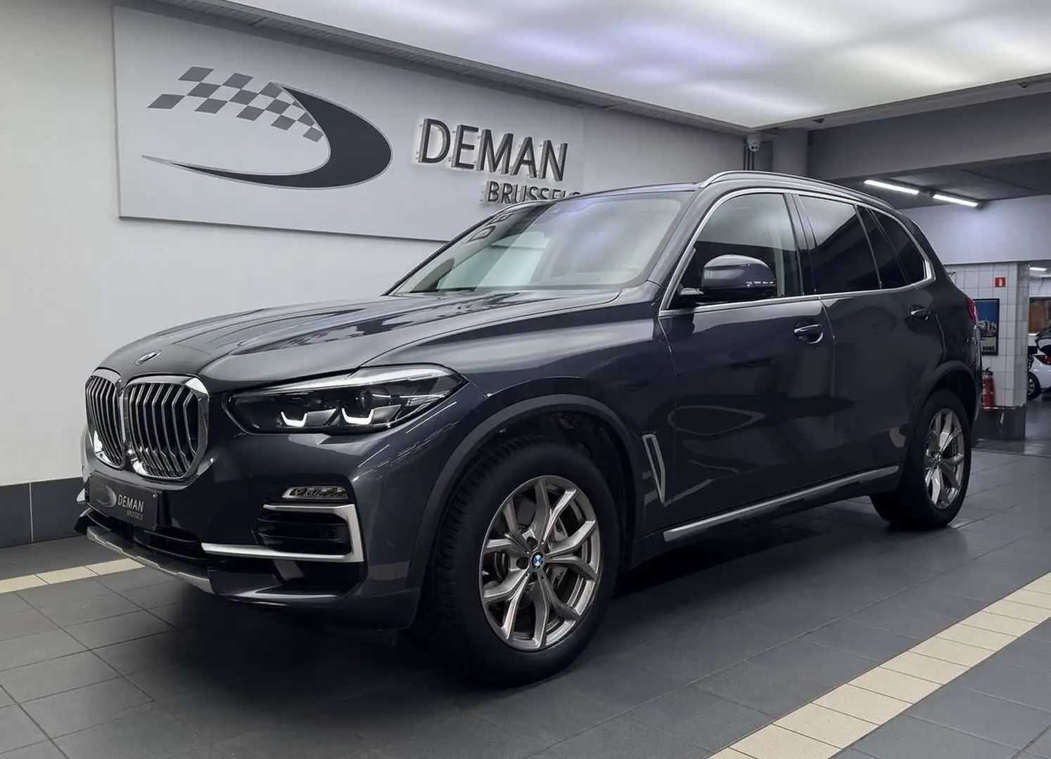 BMW X5 3.0A xDrive40i * toit ouvrant Pano* Cuir * HUD Gris - 1