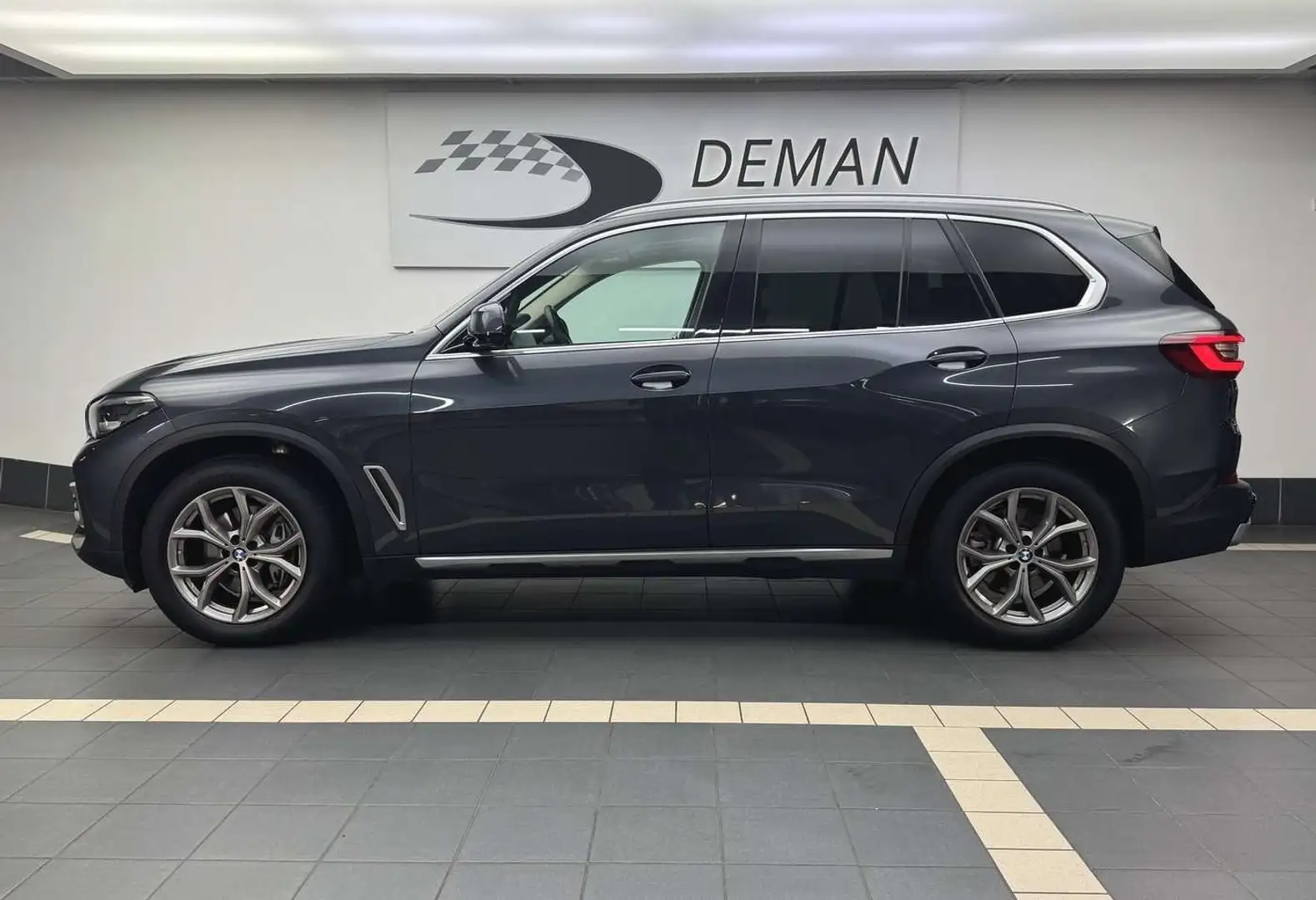 BMW X5 3.0A xDrive40i * toit ouvrant Pano* Cuir * HUD Gris - 2
