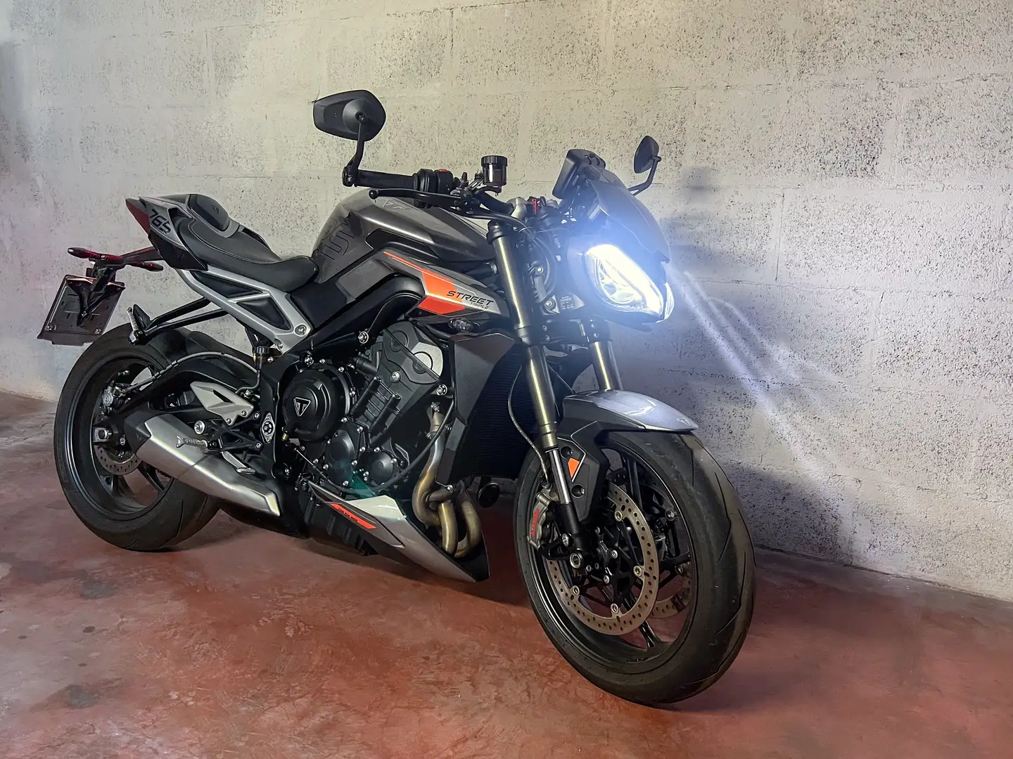 Triumph Street Triple 765 RS Grijs - 1