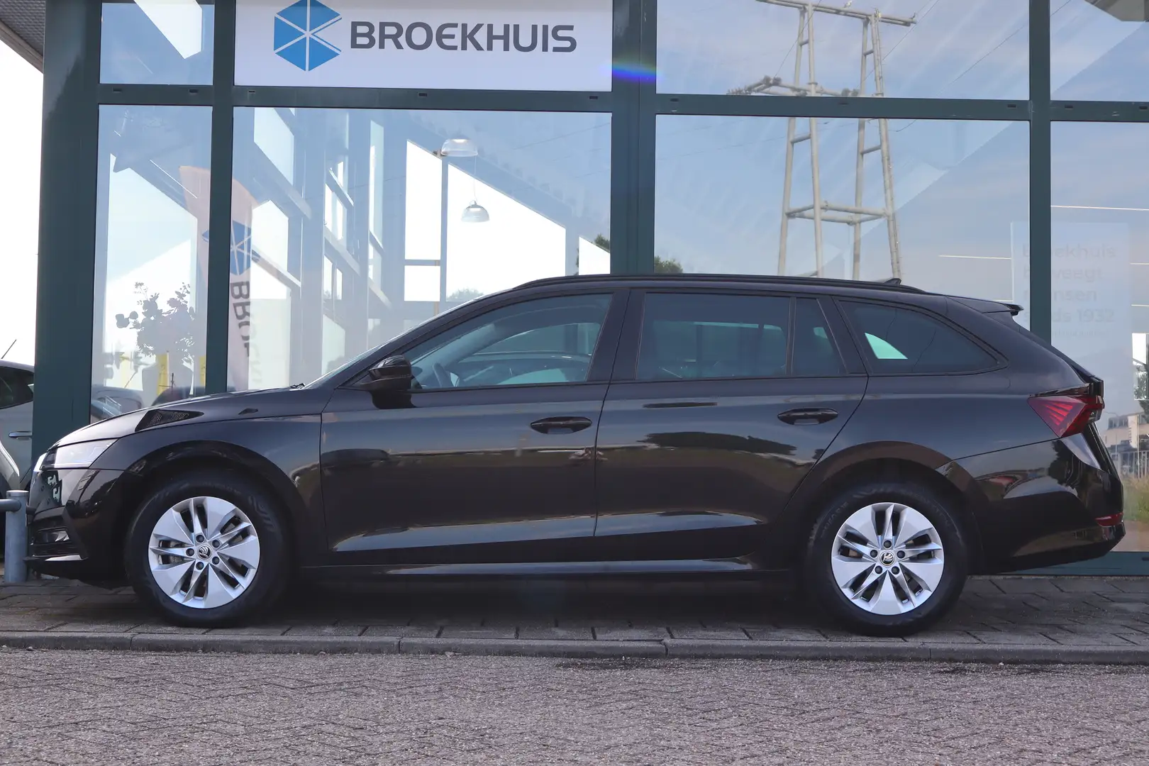 Skoda Octavia Combi 1.0 TSI Business Edition | Apple Carplay/And Zwart - 2