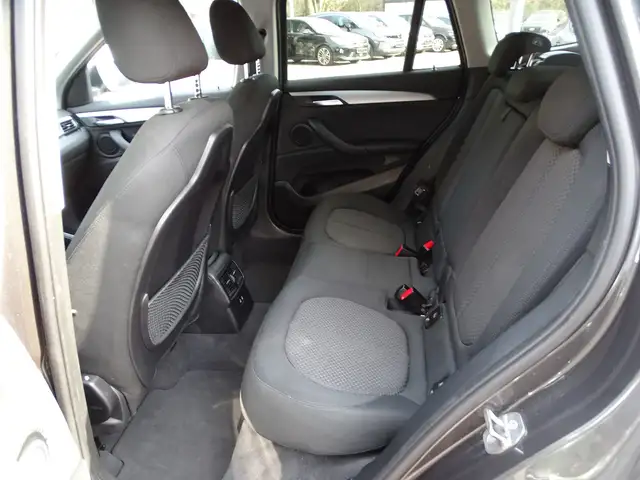BMW X1 view 8