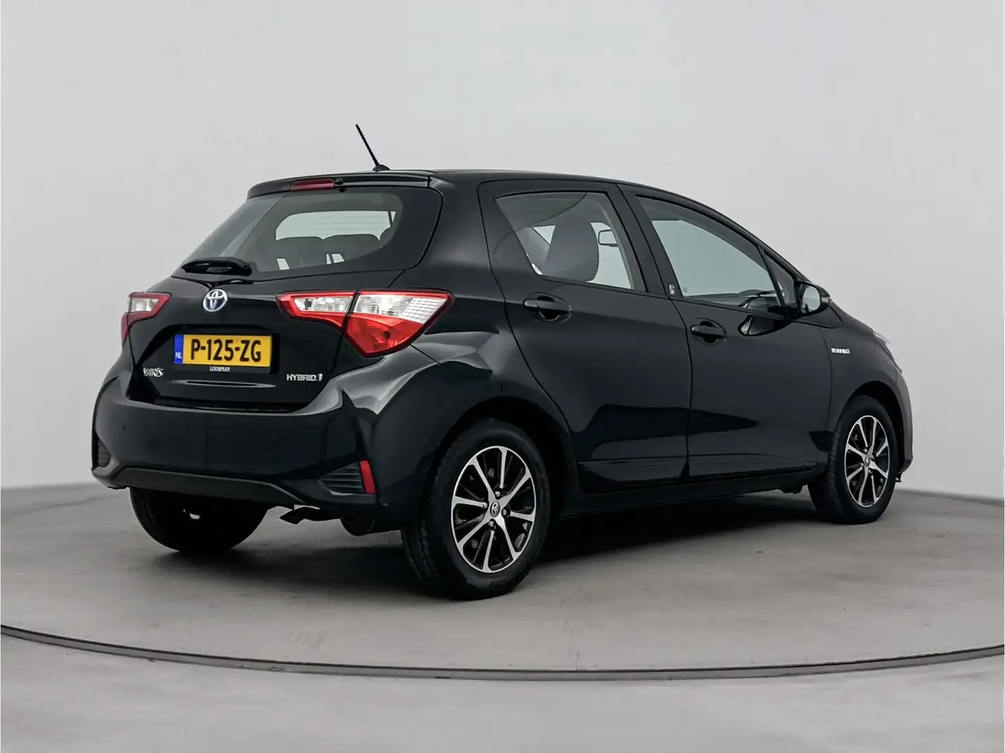 Toyota Yaris 1.5 Hybrid Aspiration Zwart - 2