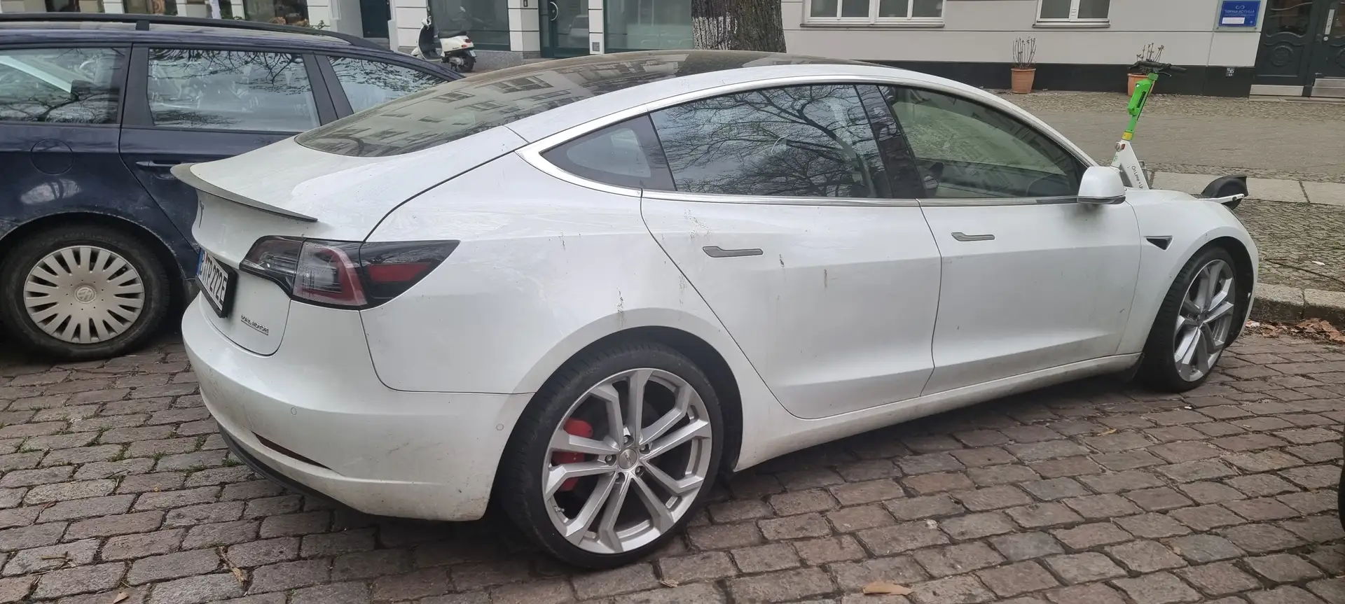 Tesla Model 3 Performance, 25.000km, 2Felgensätze TÜV 9/25 Weiß - 1