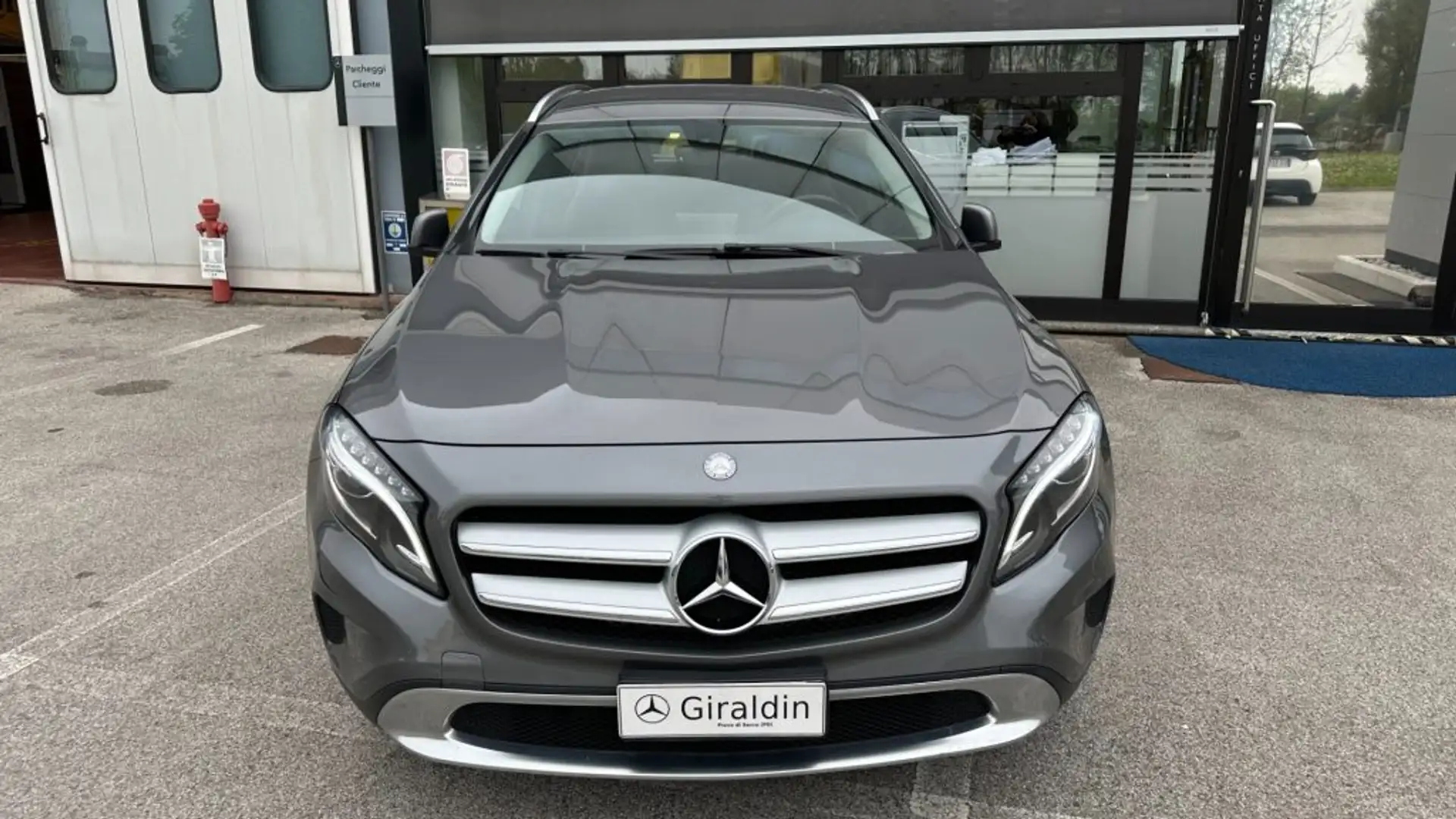 Mercedes-Benz GLA 200 d Automatic Sport Grigio - 2