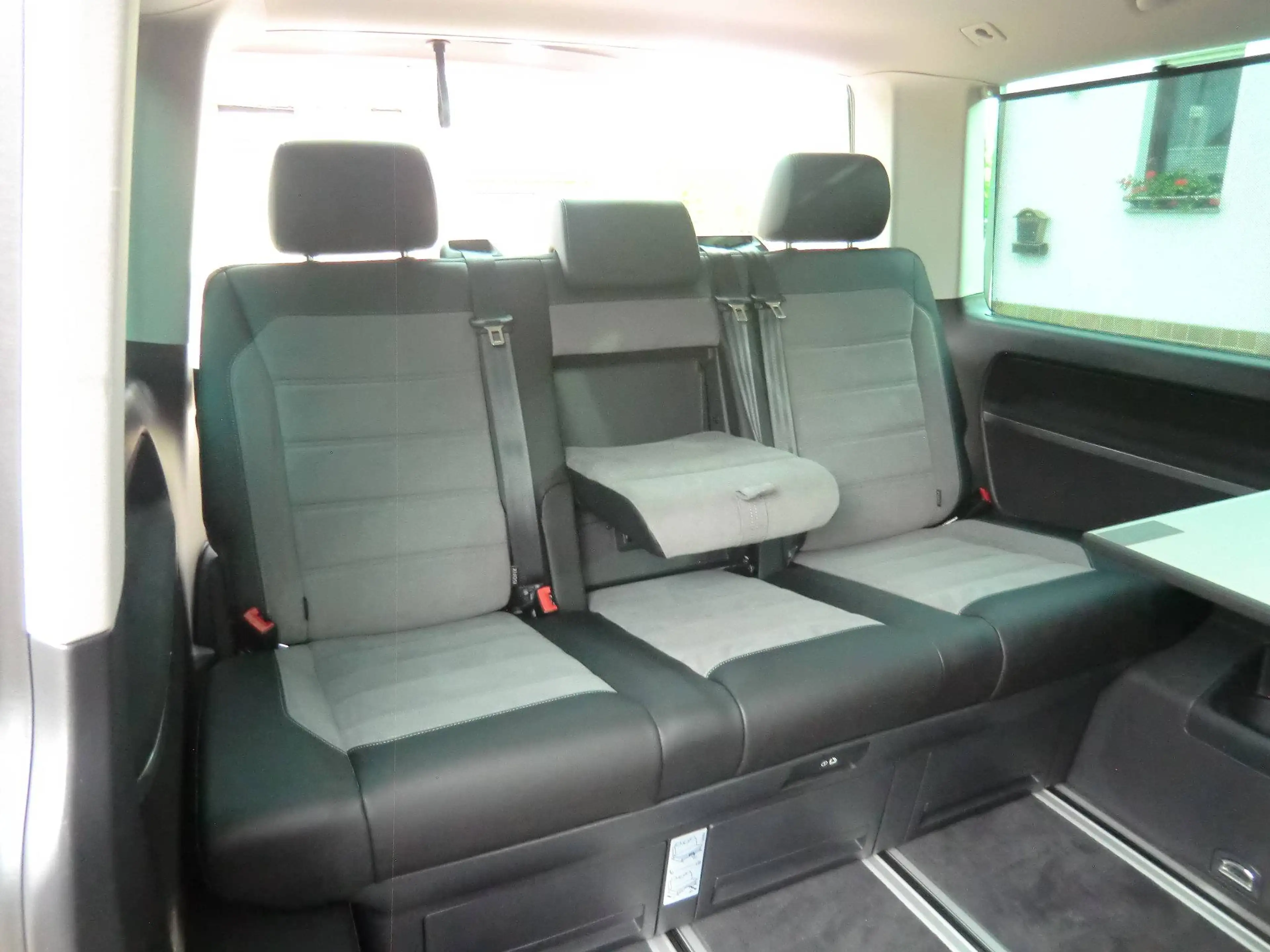 Volkswagen T6.1 Multivan Multivan G. Six, 1.Hd., unfallfrei, sg.Zustand, LED, 7 Sitze uvm. — photo 3