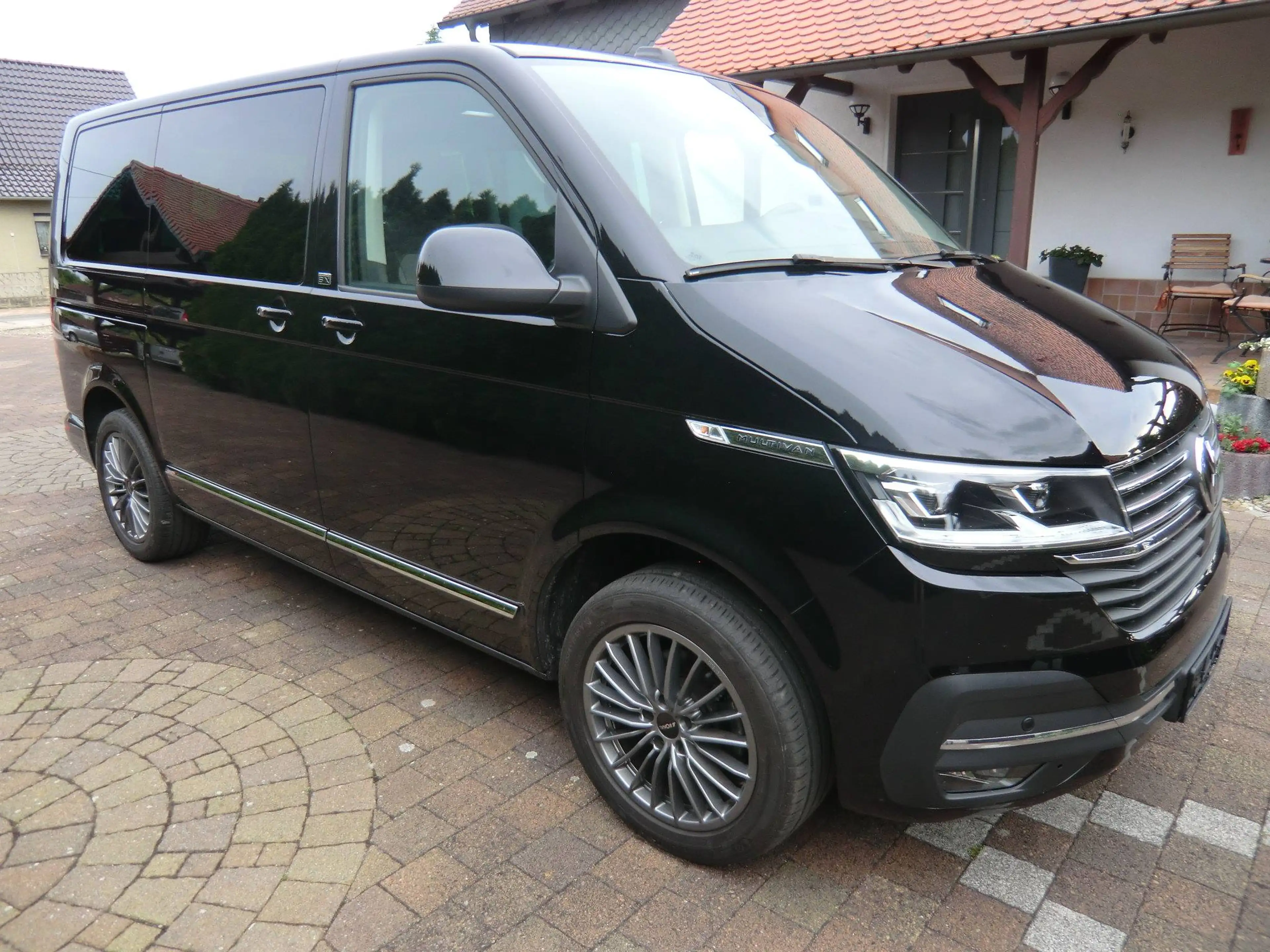 Volkswagen T6.1 Multivan Multivan G. Six, 1.Hd., unfallfrei, sg.Zustand, LED, 7 Sitze uvm. — photo 10