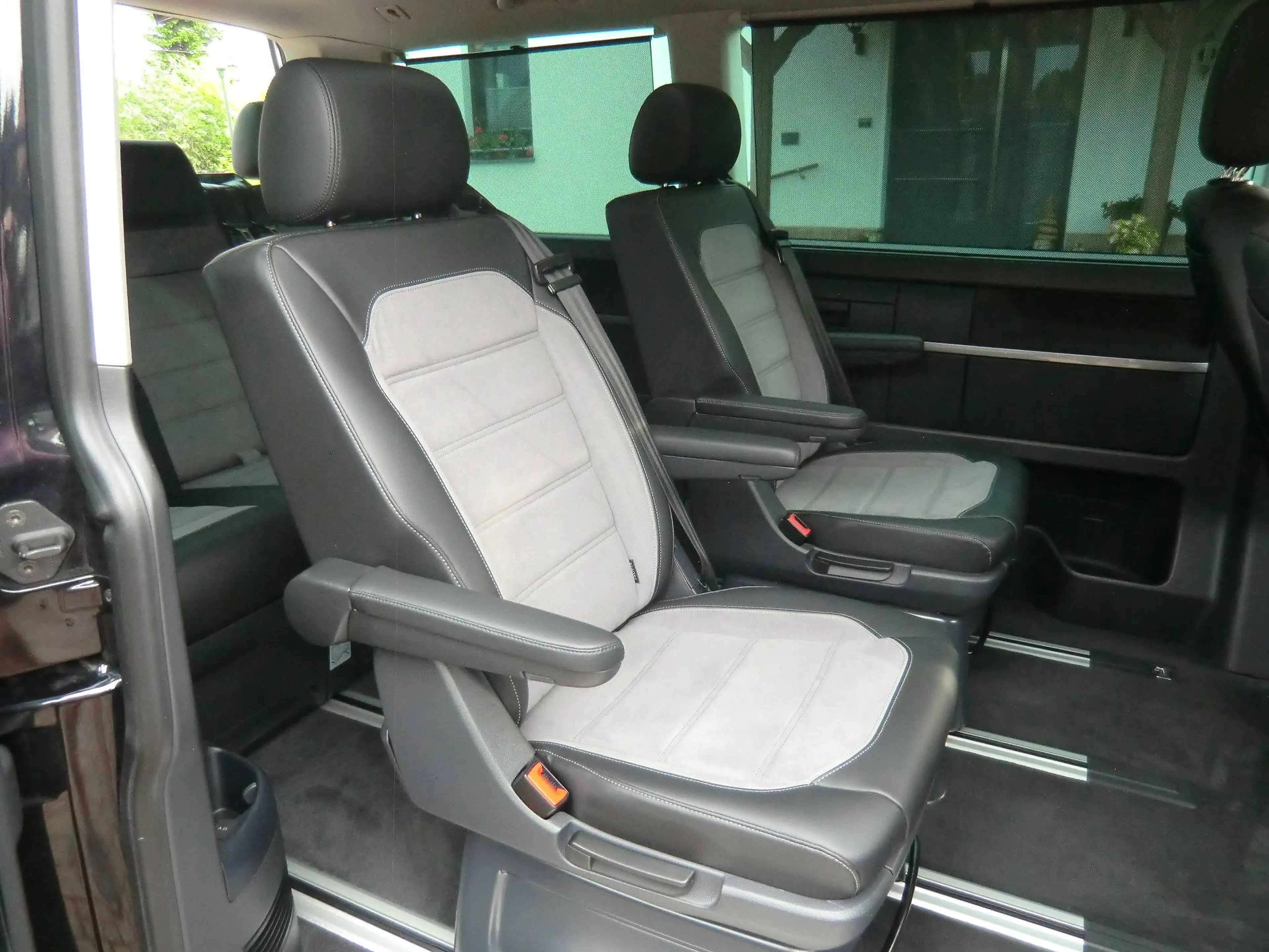 Volkswagen T6.1 Multivan Multivan G. Six, 1.Hd., unfallfrei, sg.Zustand, LED, 7 Sitze uvm.