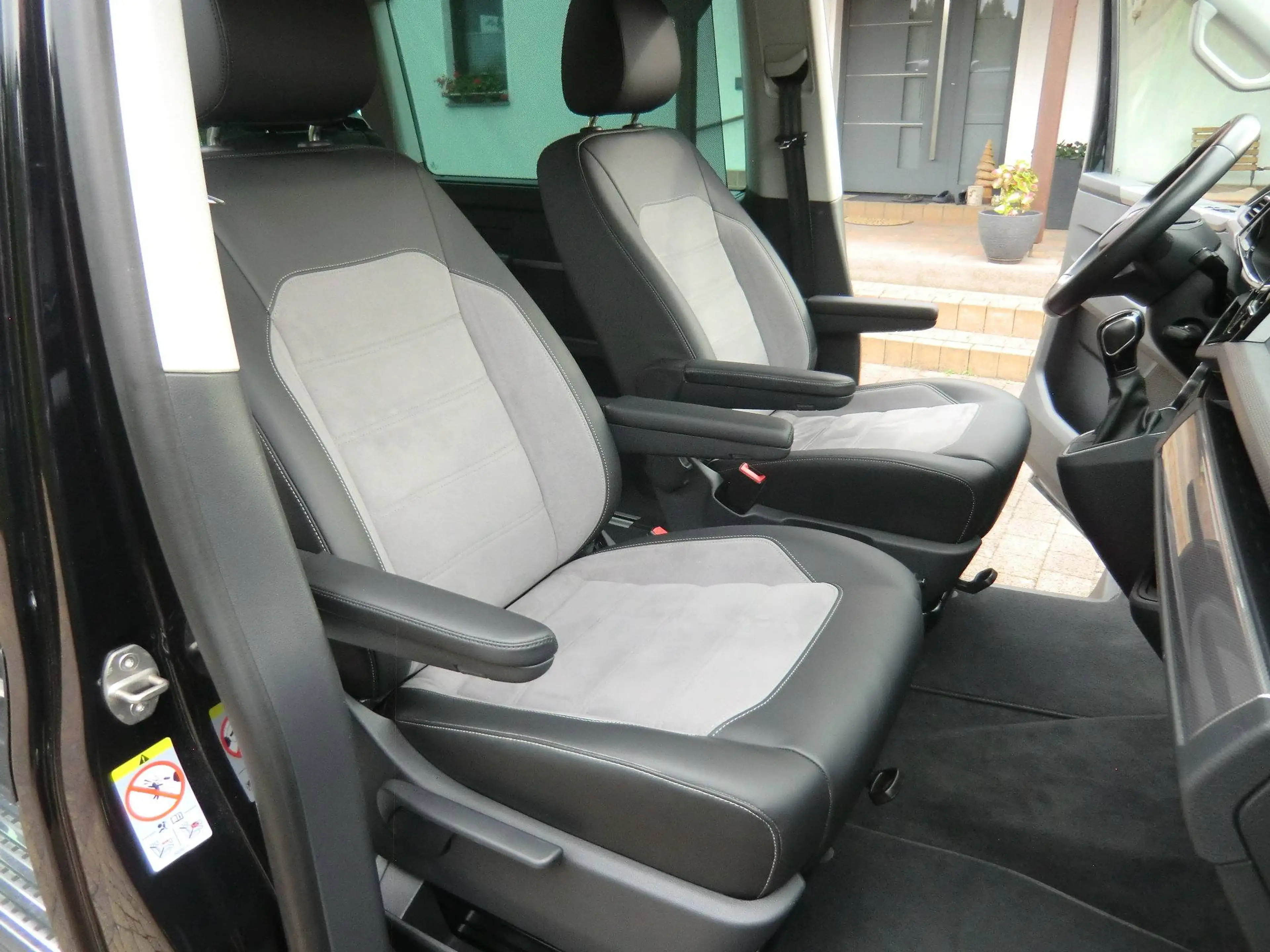 Volkswagen T6.1 Multivan Multivan G. Six, 1.Hd., unfallfrei, sg.Zustand, LED, 7 Sitze uvm. — photo 15