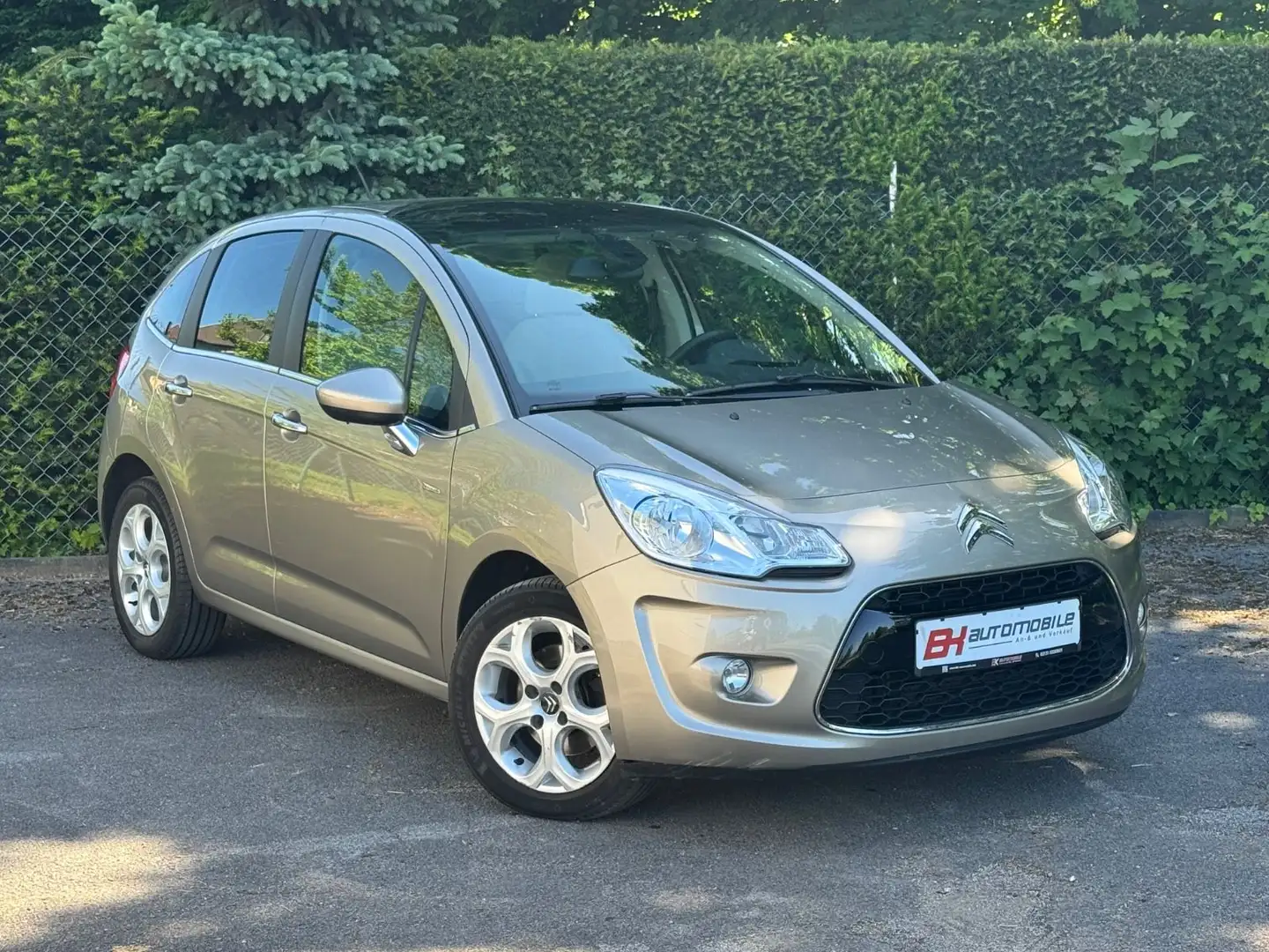 Citroen C3 Exclusive 1,6 Navi Panorama Grün - 2