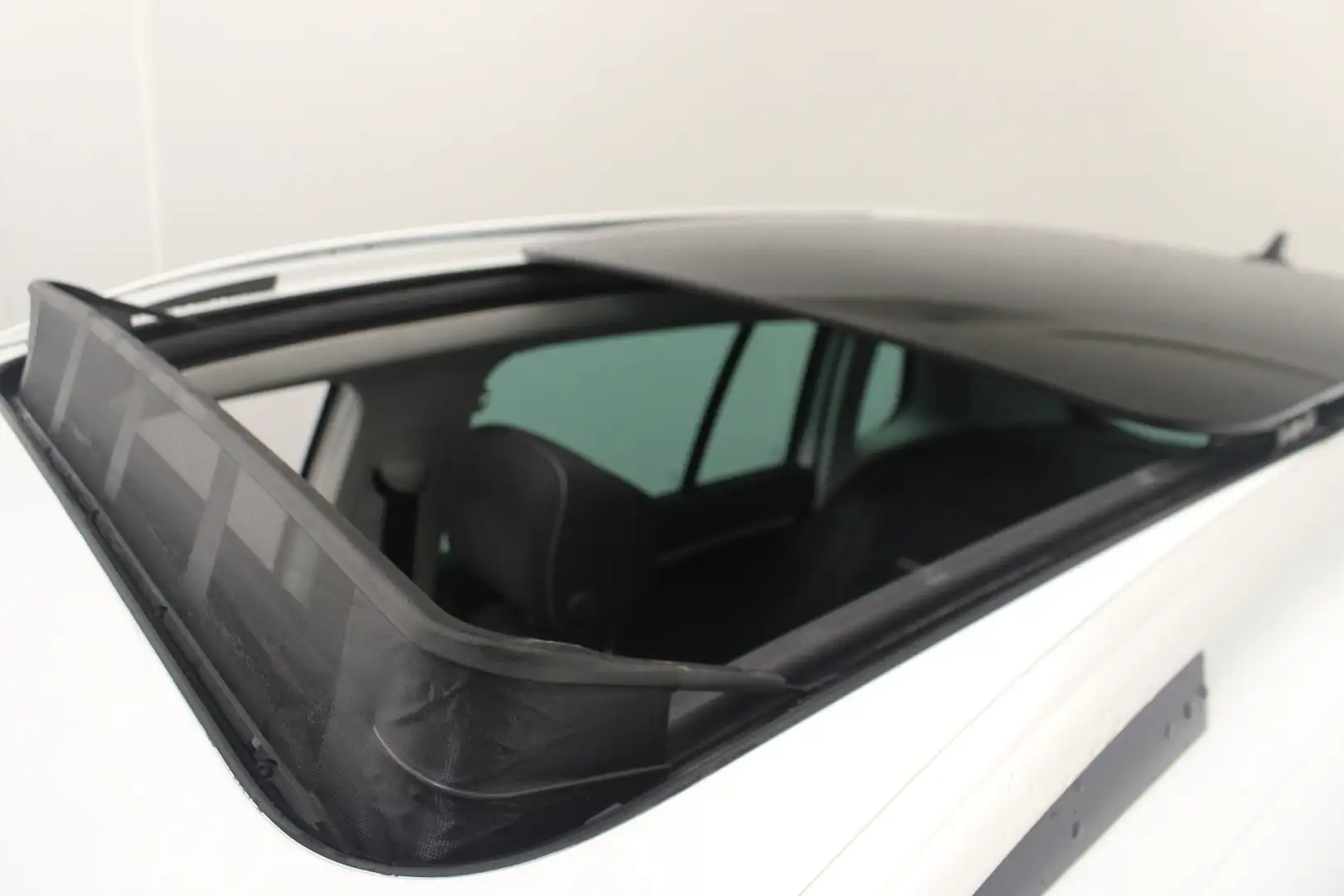 Volkswagen Tiguan 2.0 TDI Sport&Style 4Motion |Pano|Navi| Wit - 2