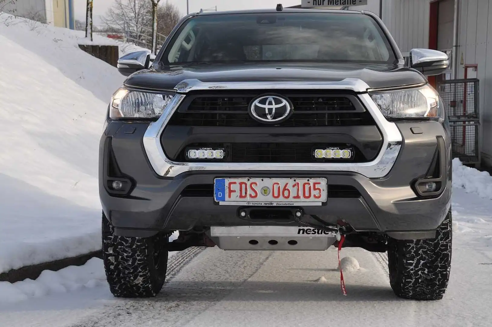 Toyota Hilux 2.8 4x4 Autom. DC Comfort NESTLE OFFROAD Gris - 2