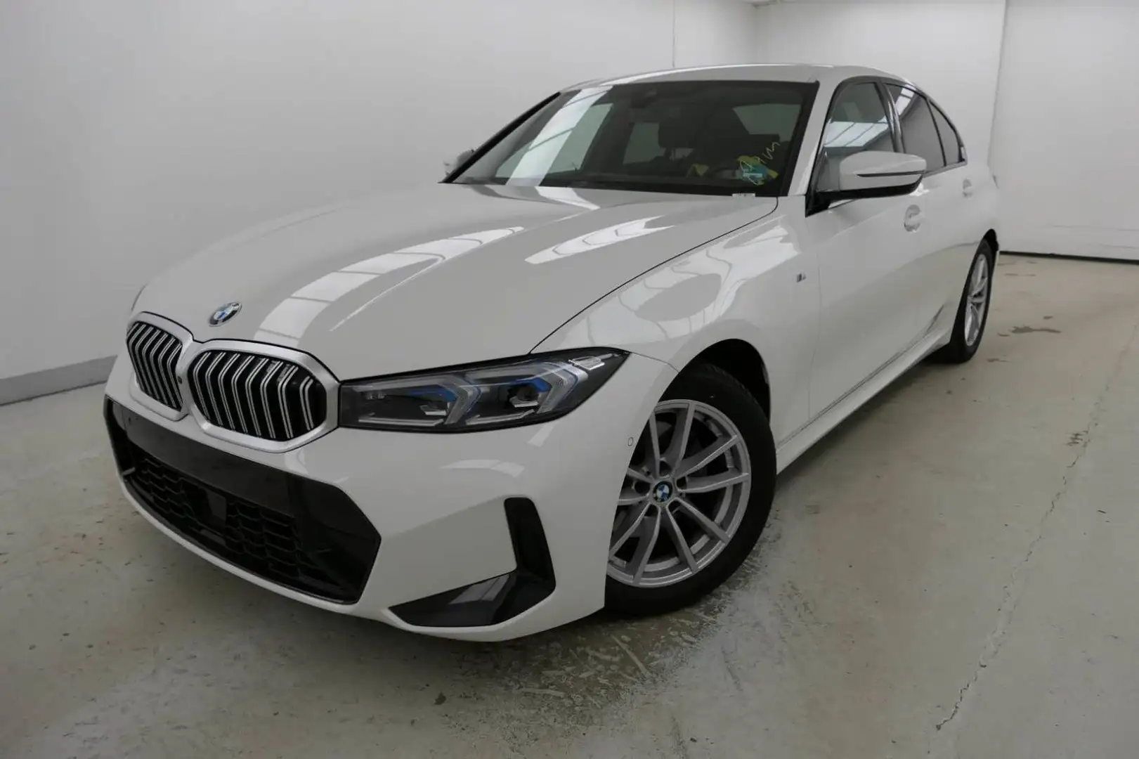 BMW 320 i Limousine M Sport AHK SHZ HiFi KZU FL2 360° Blanc - 2