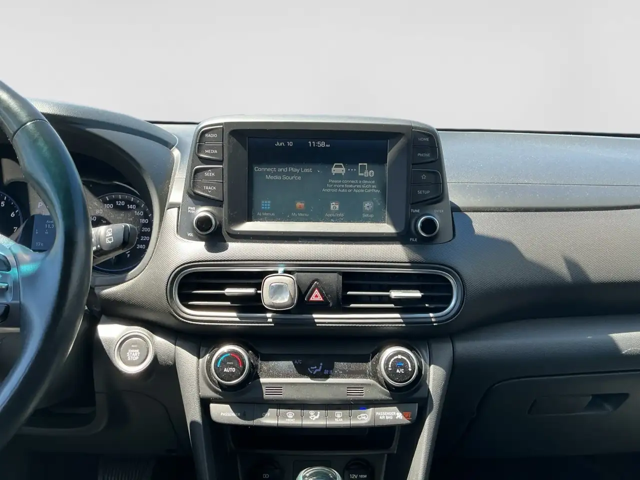 Hyundai KONA снимка Hyundai KONA