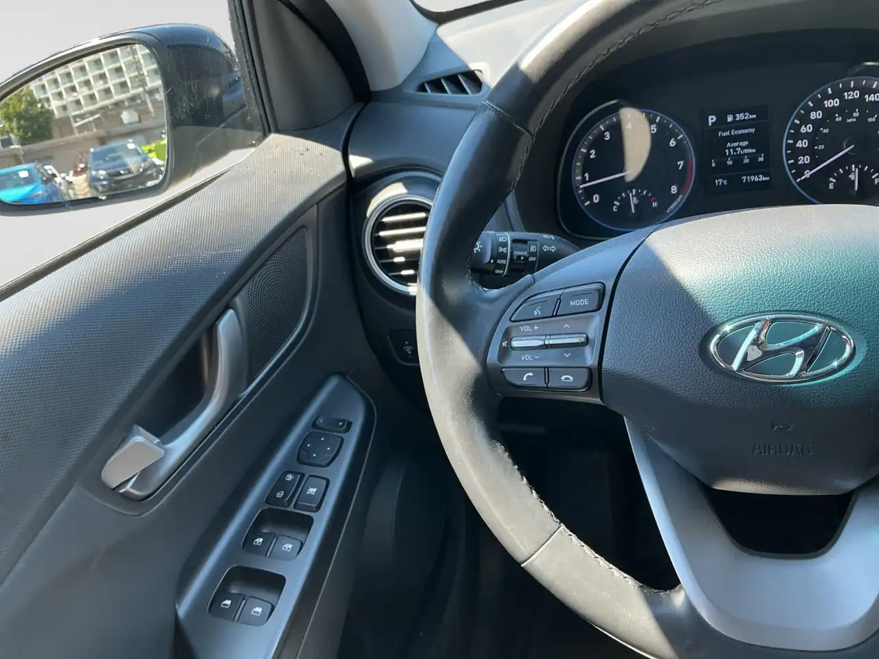 Hyundai KONA снимка Hyundai KONA