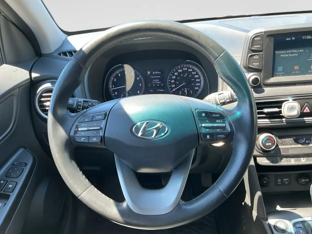 Hyundai KONA снимка Hyundai KONA