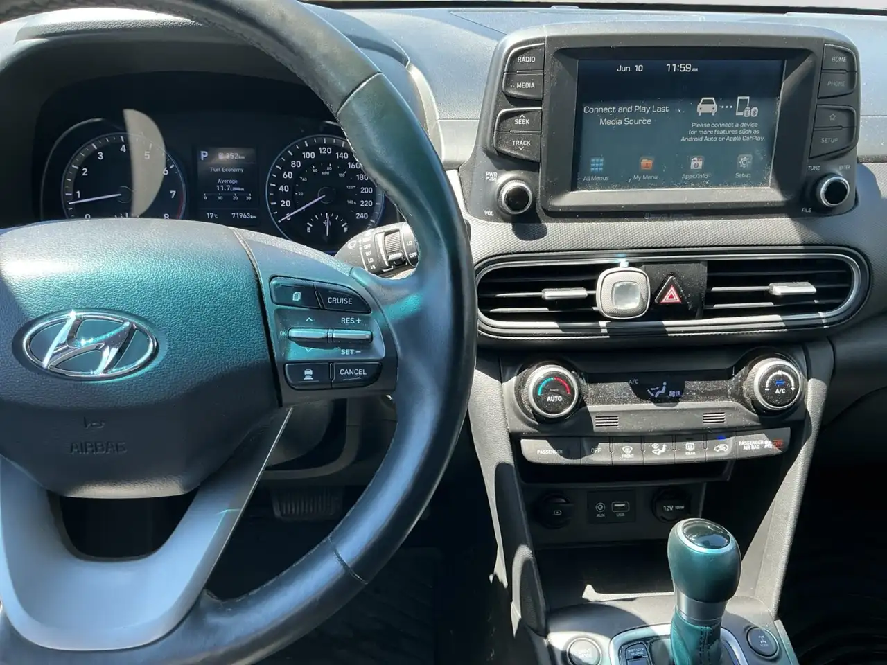 Hyundai KONA снимка Hyundai KONA