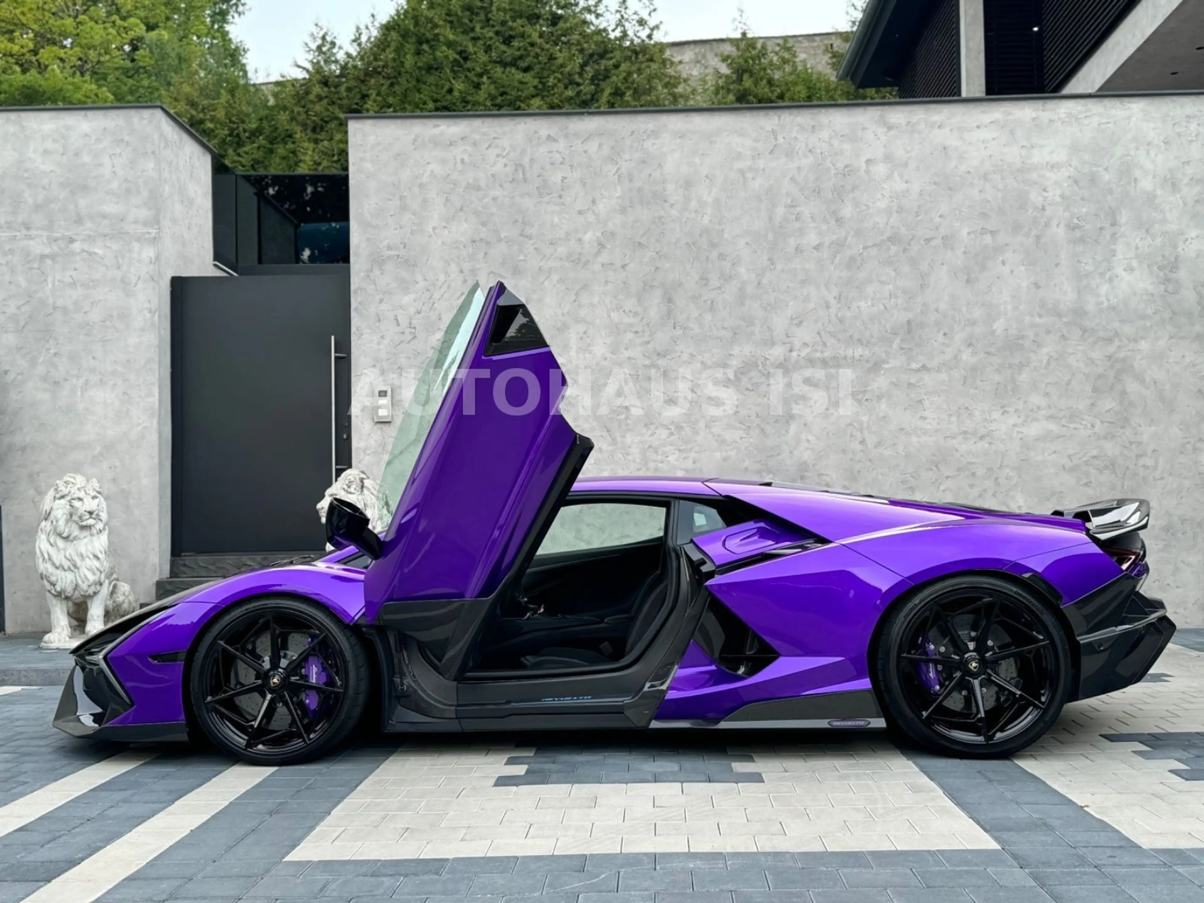 Lamborghini Revuelto by NOVITEC, FULL CARBON, AD-PERSONAM — photo 3