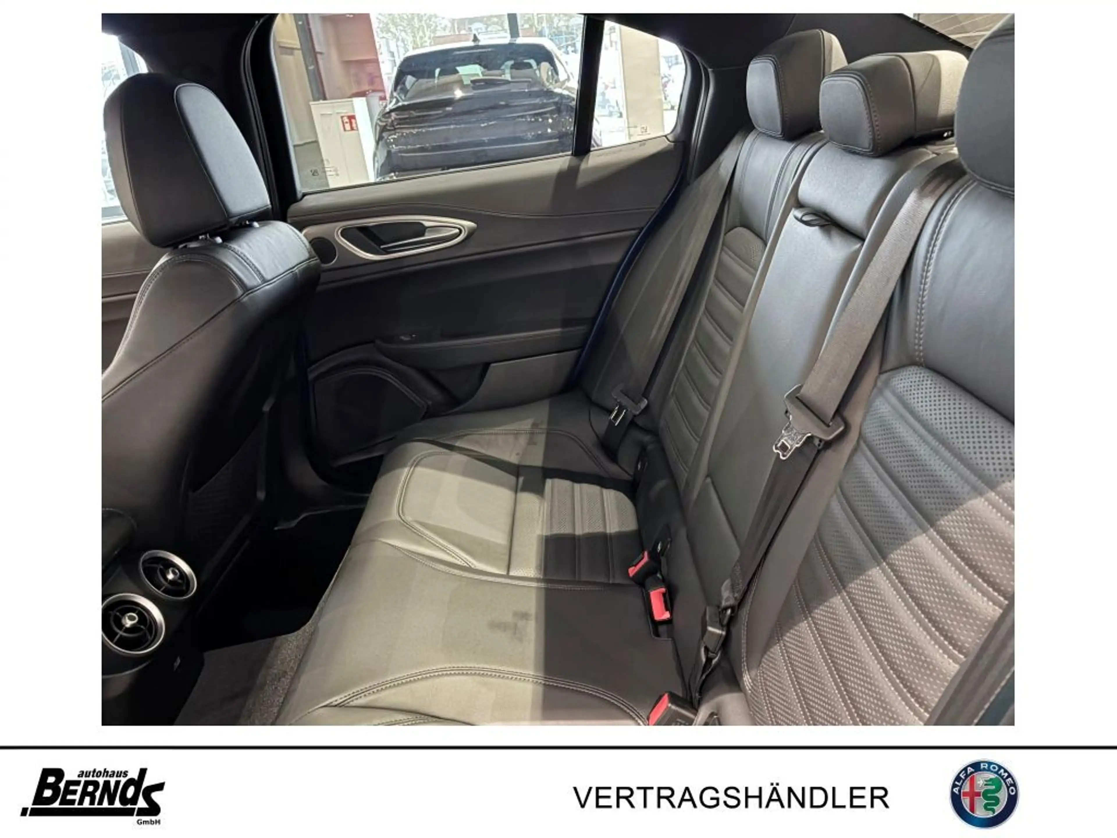 Alfa Romeo Giulia 2.2D AT8-Q4 Veloce TECHNOLOGIE PREMUM SCHIEBEDACH — photo 6