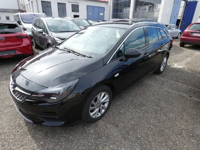 Opel Astra view 3