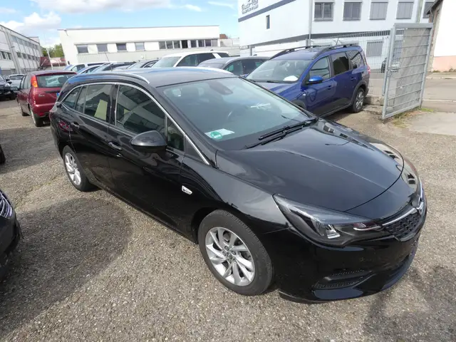 Opel Astra view 8