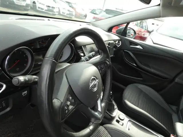 Opel Astra view 12