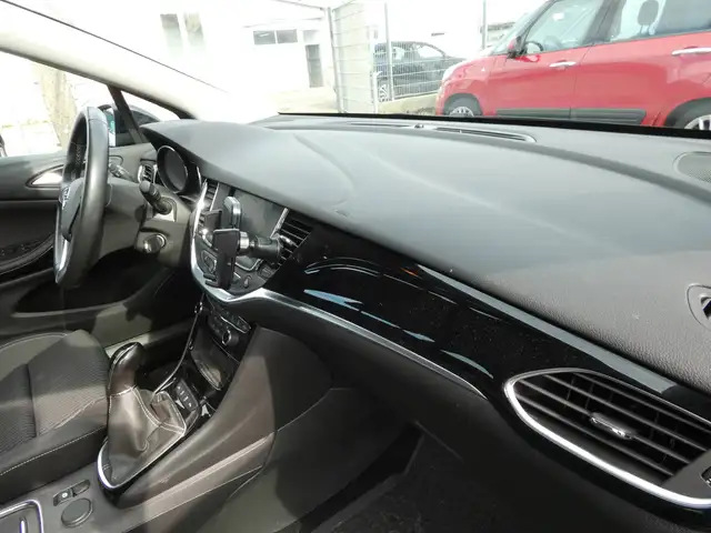Opel Astra view 11