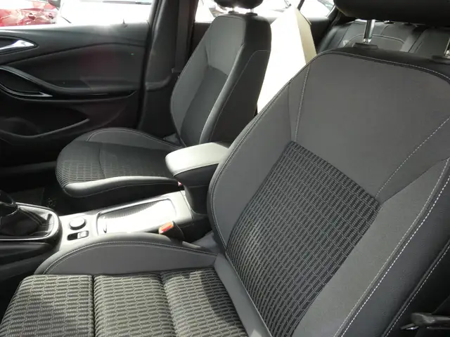 Opel Astra view 13
