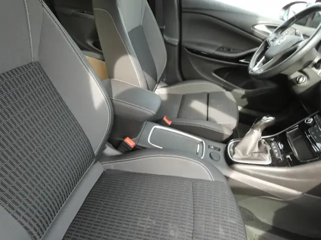 Opel Astra view 10