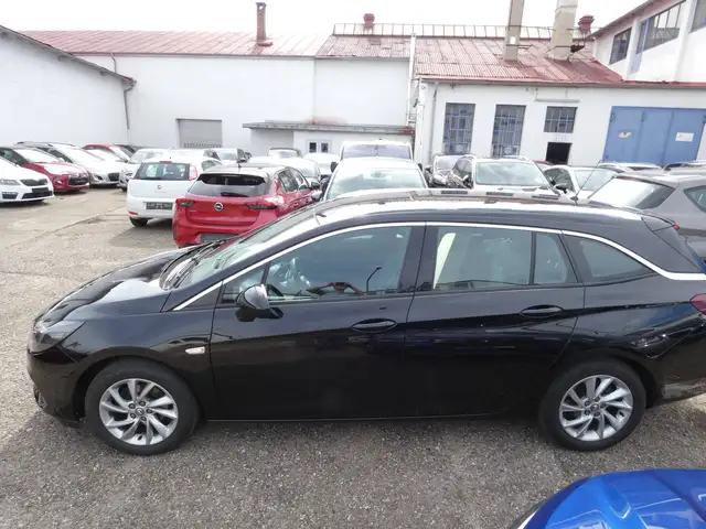 Opel Astra view 4
