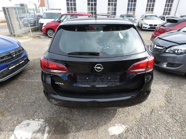 Opel Astra view 5