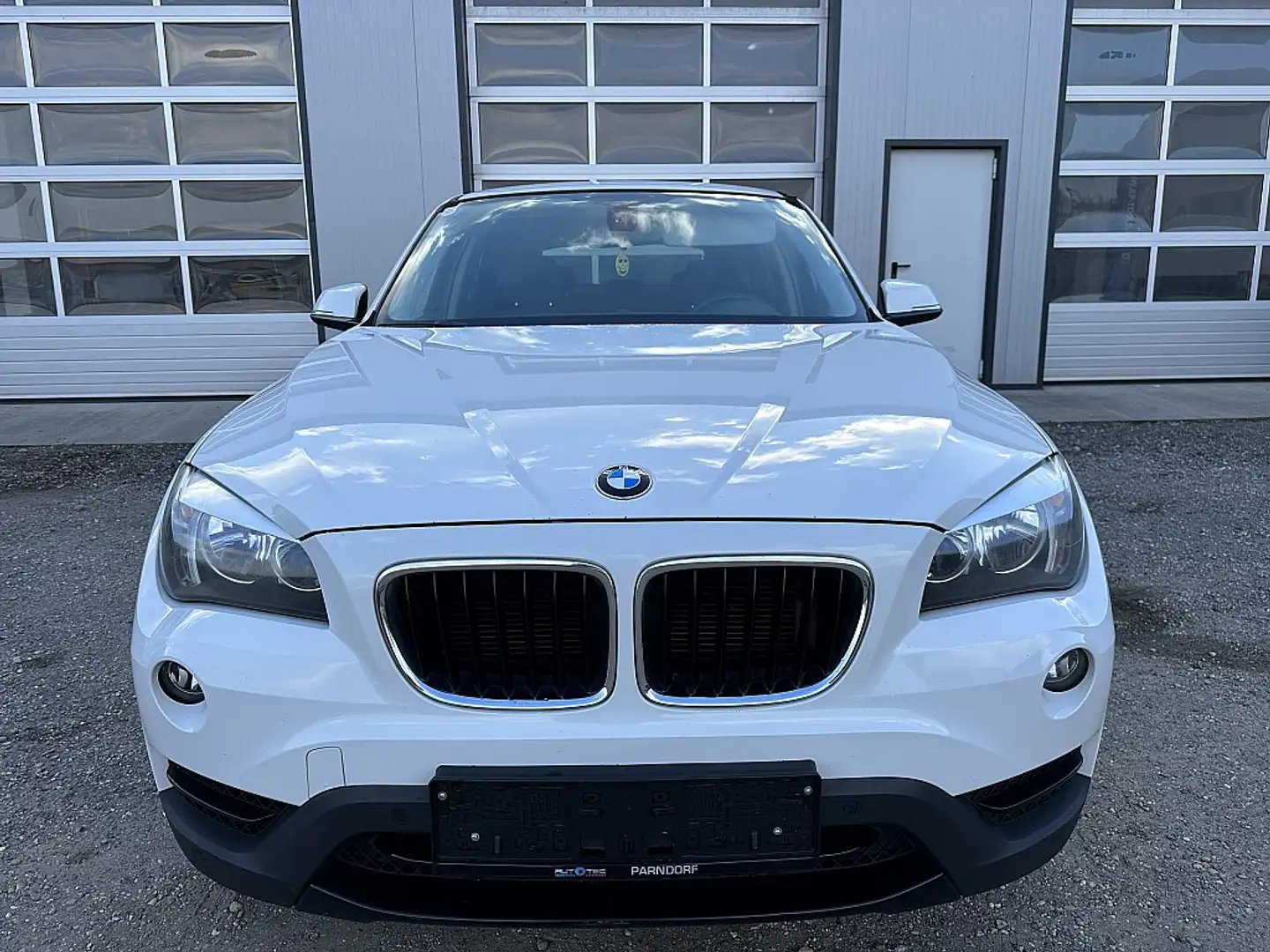 BMW X1 sDrive20d EfficientDynamics Weiß - 1