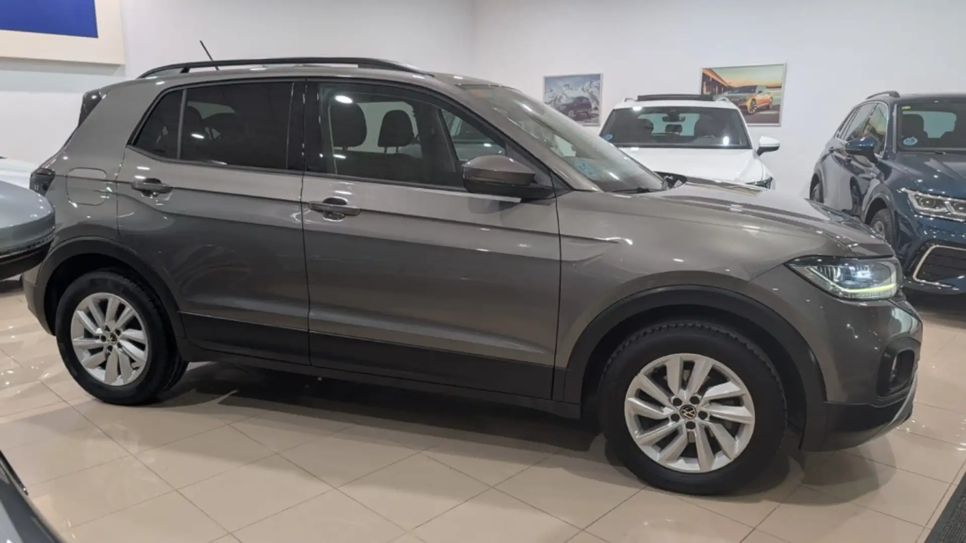 Volkswagen T-Cross 1.0 TSI Advance Gris - 2