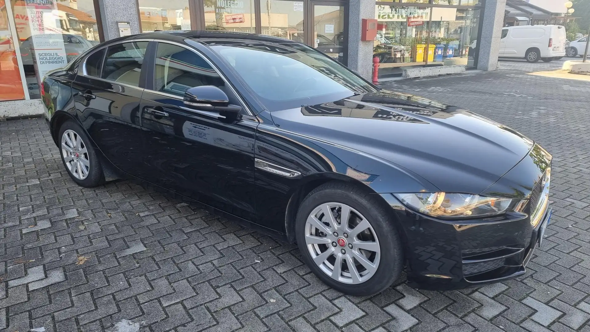 Jaguar XE 2.0d Prestige 180cv auto Noir - 2