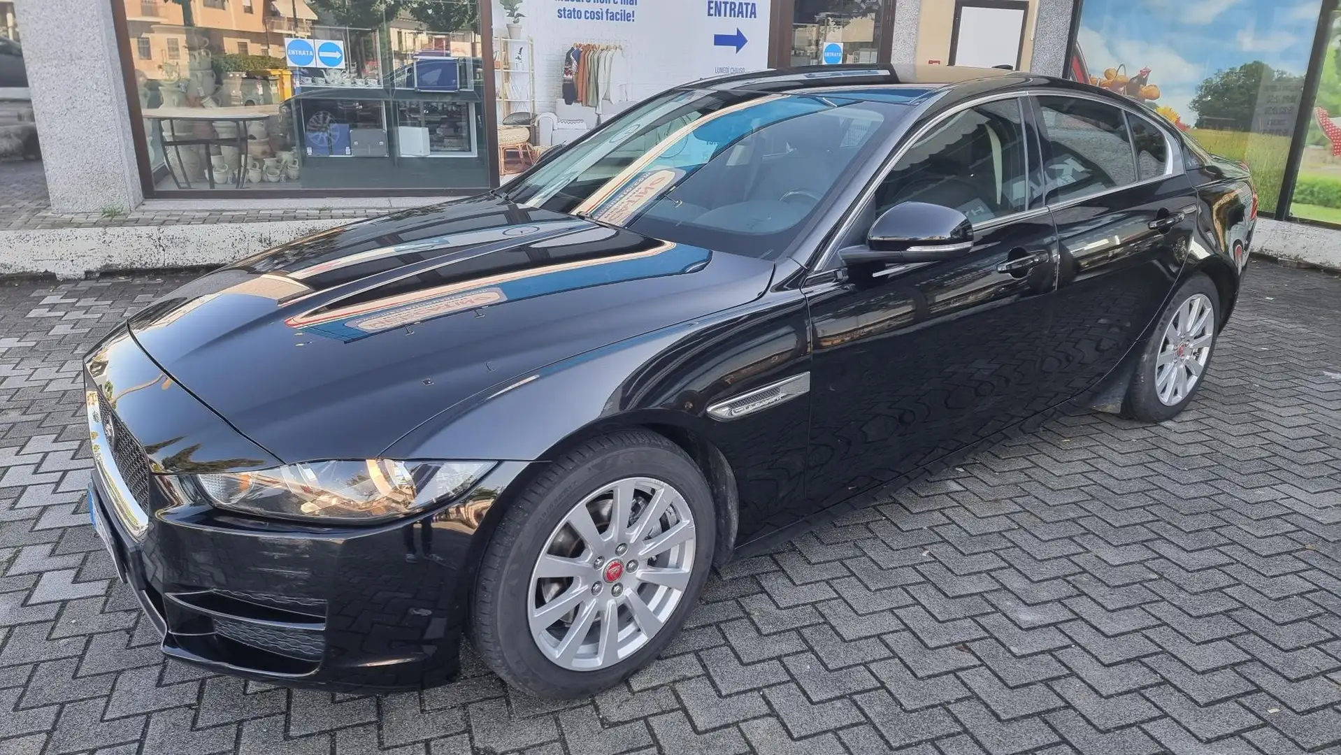 Jaguar XE 2.0d Prestige 180cv auto Noir - 1