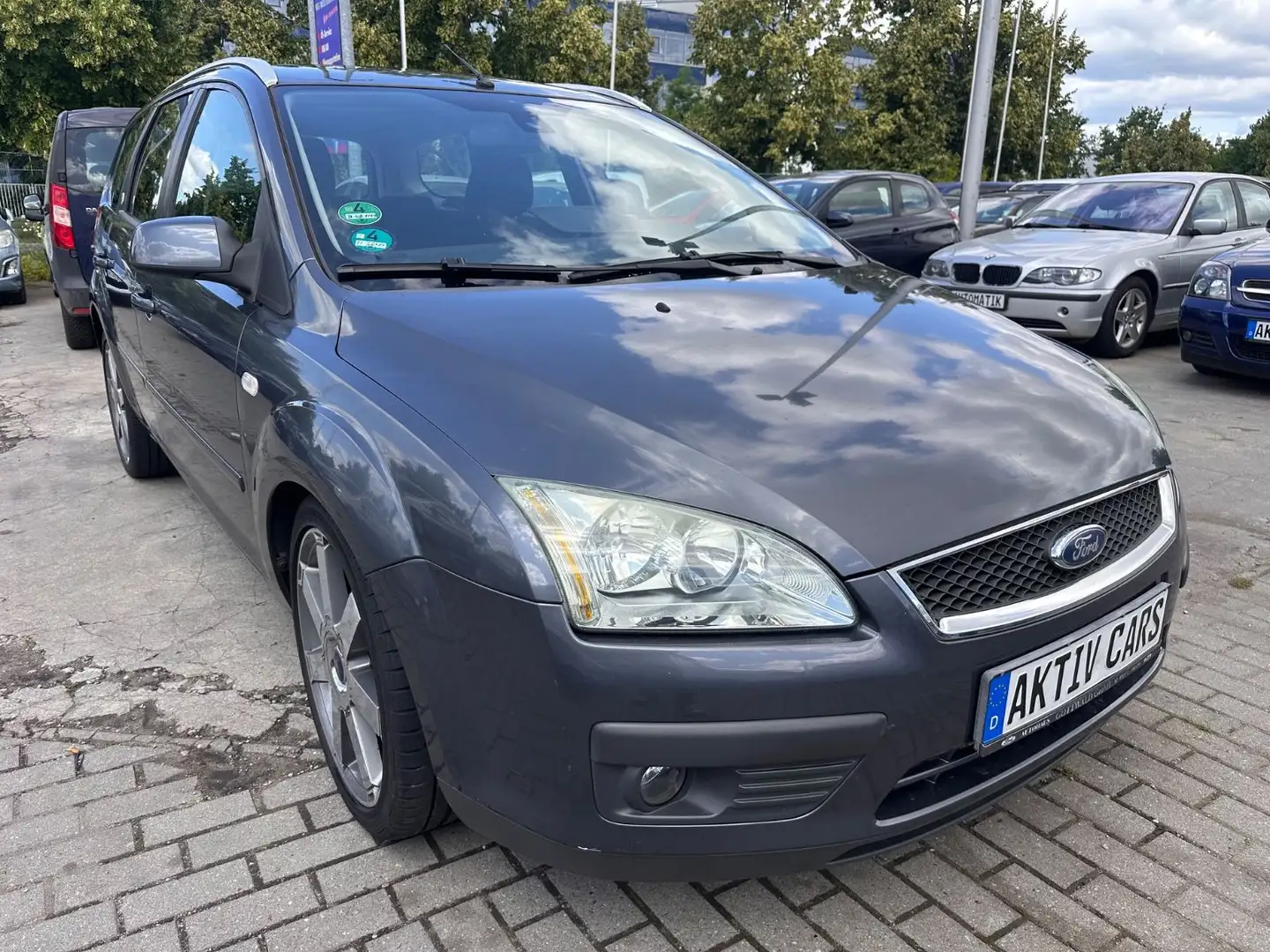 Ford Focus Turnier Ghia Tüv Feb.2027 Gri - 2