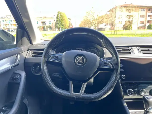Skoda Octavia view 5