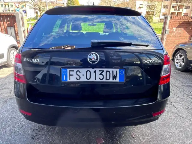 Skoda Octavia view 3