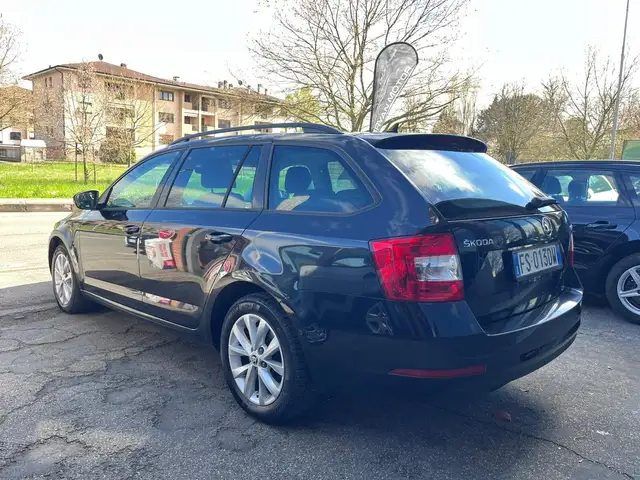 Skoda Octavia view 4