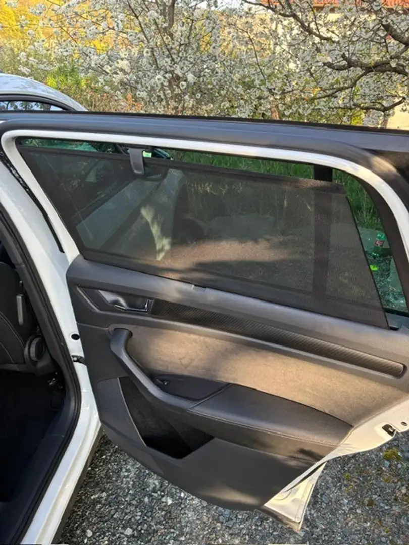 Skoda Kodiaq Kodiaq 2,0 TDI SCR 4x4 Sportline DSG Sportline Weiß - 2