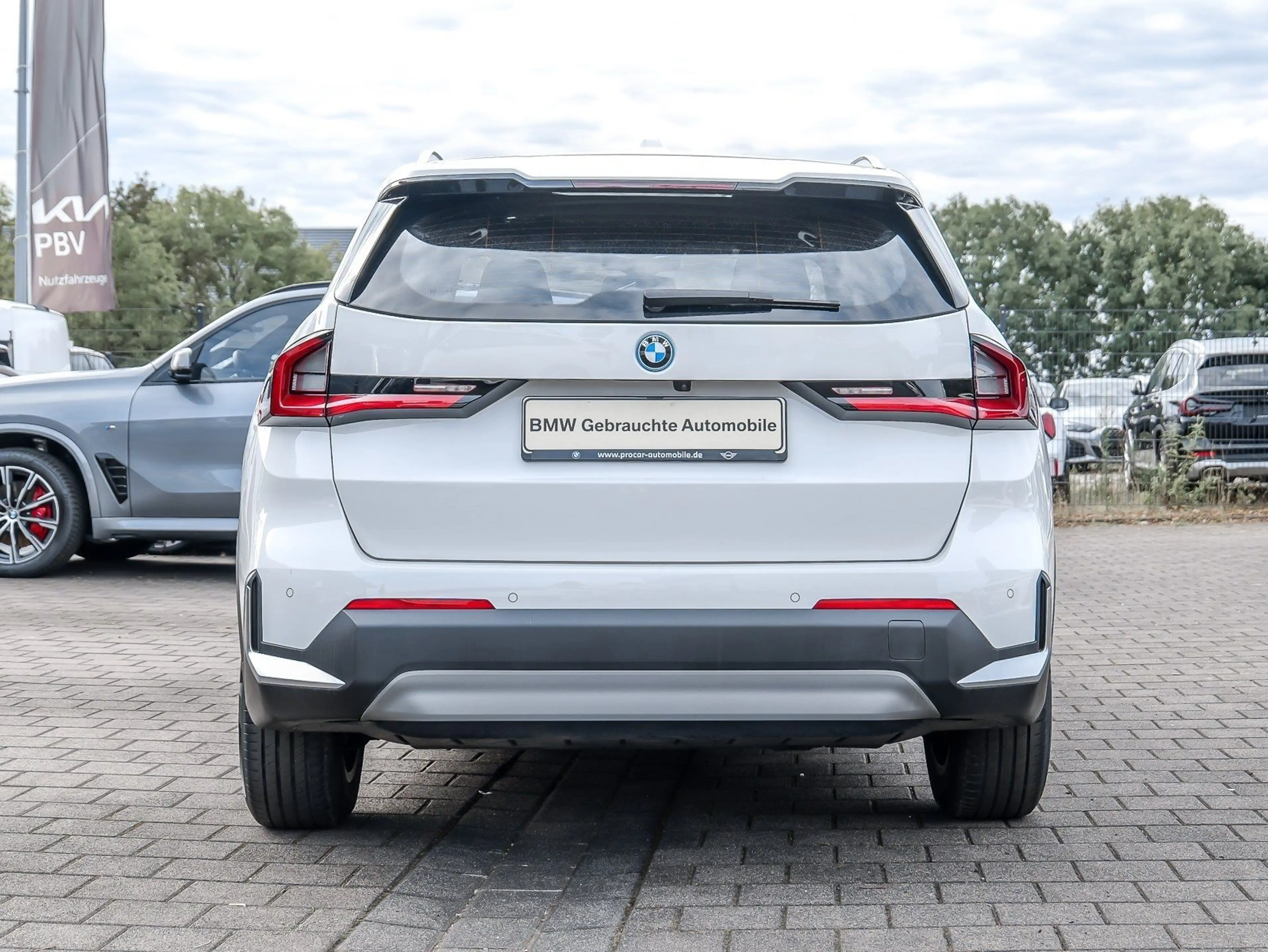 BMW iX1 xDrive30 HUD RFK NAVI Standh. LED PDC V+H — photo 12