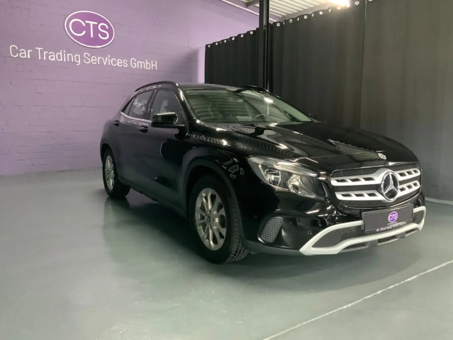 Mercedes-Benz GLA 180 GLA / Business Paket Schwarz - 2