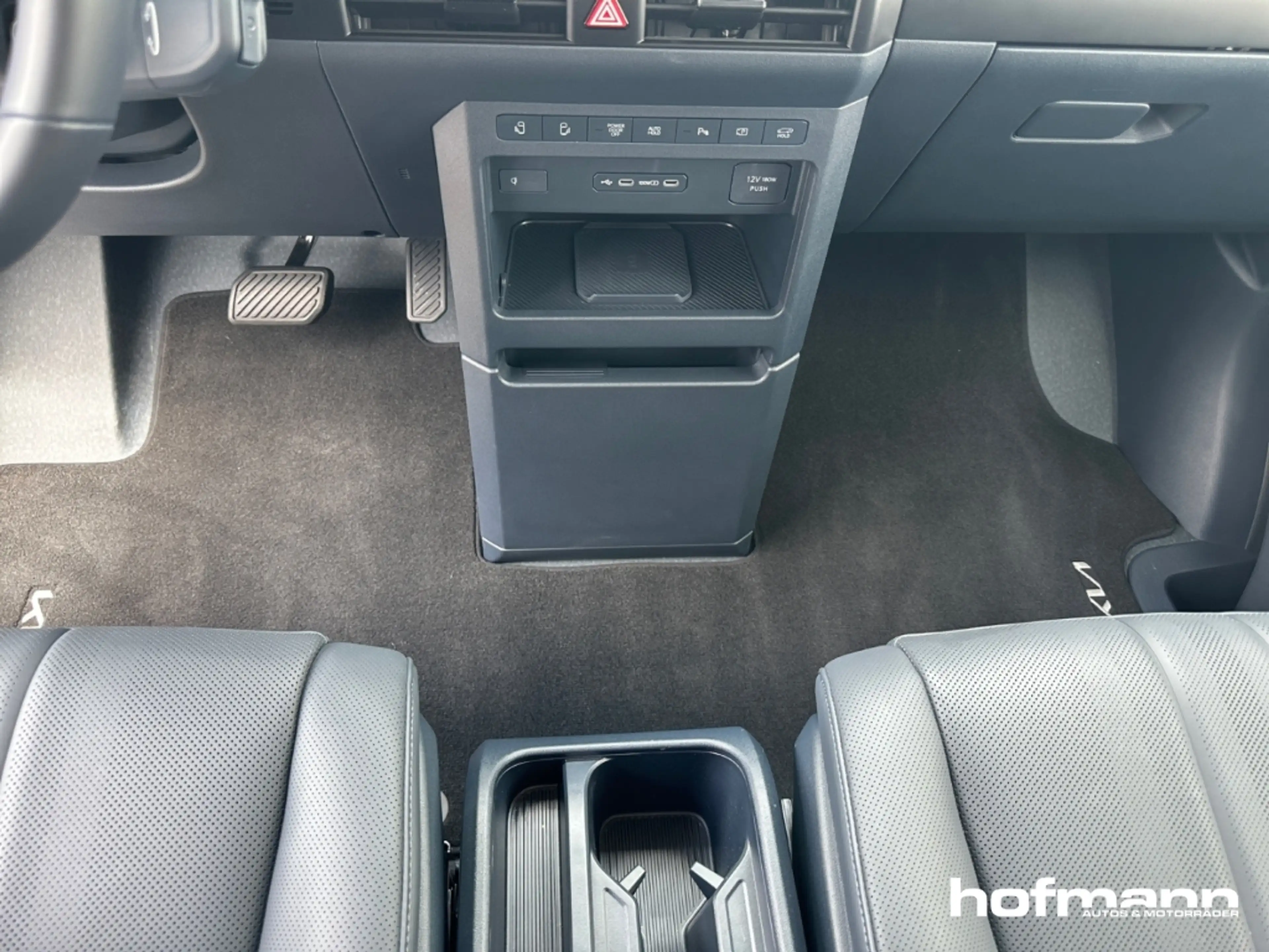 Kia PV5 Passenger Passenger Elite 71 Wärmepumpe E-Türen Leder LM Nav — photo 11