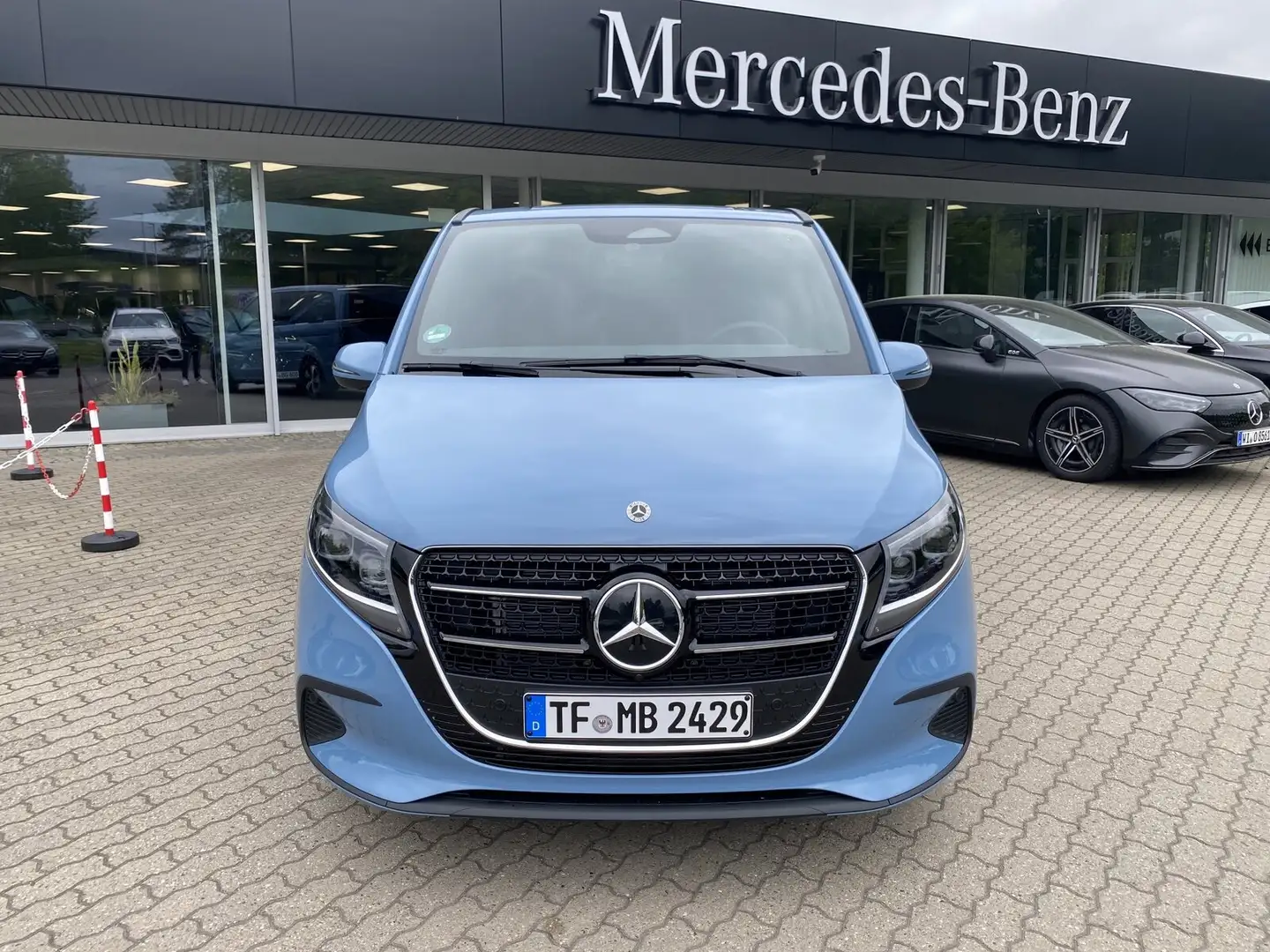 Mercedes-Benz V 220 V 220 d Lang/Distronic/AHK/Navi/Kamera/7Sitze Albastru - 2