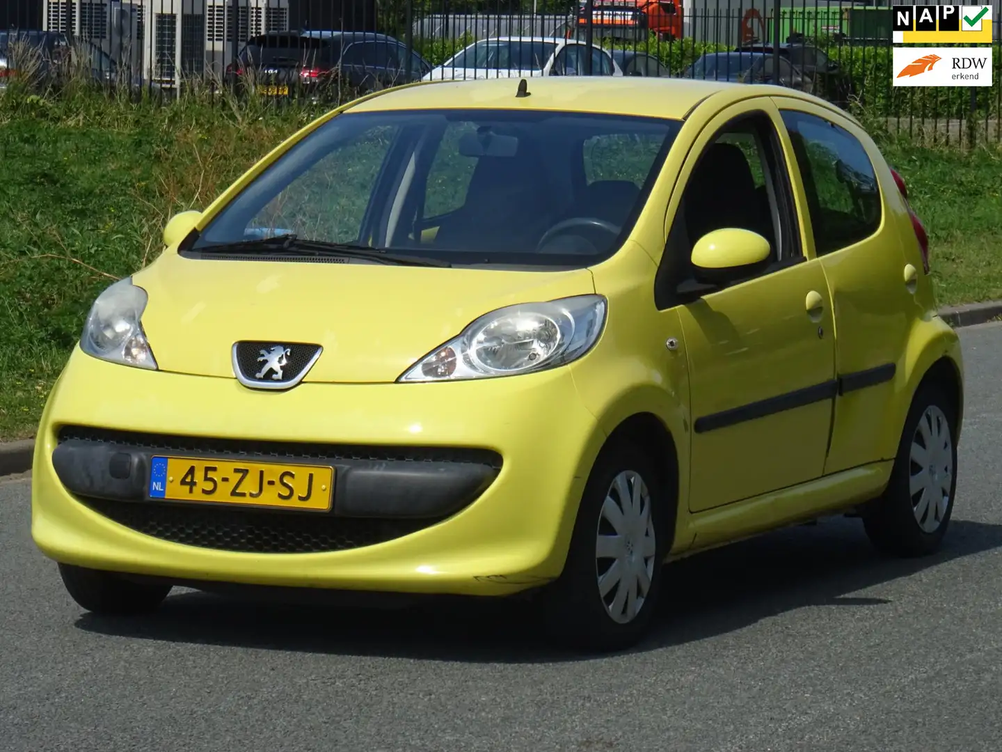 Peugeot 107 1.0-12V XS 5DRS AUTOMAAT NAP/ELEKRAM/APK 2026 Geel - 1